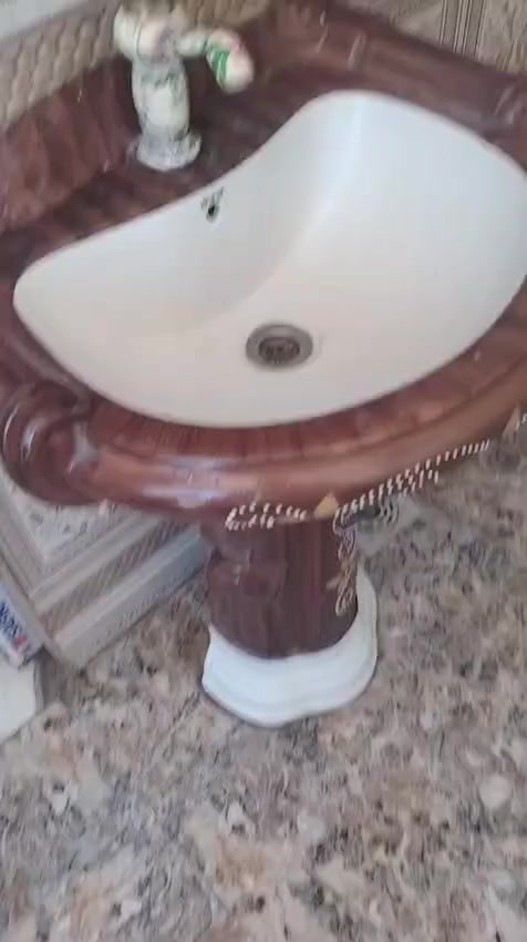 السلام عليكم عندي هذني مغاسل 4 ومولد وحده للبيع تابع الفديو وخابرني وبيك خير وتدلل العنوان بابل المحاويل قرية البوعلوان ***********
