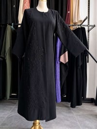 عباية مطرزة • أسود • الموصل الميثاق
