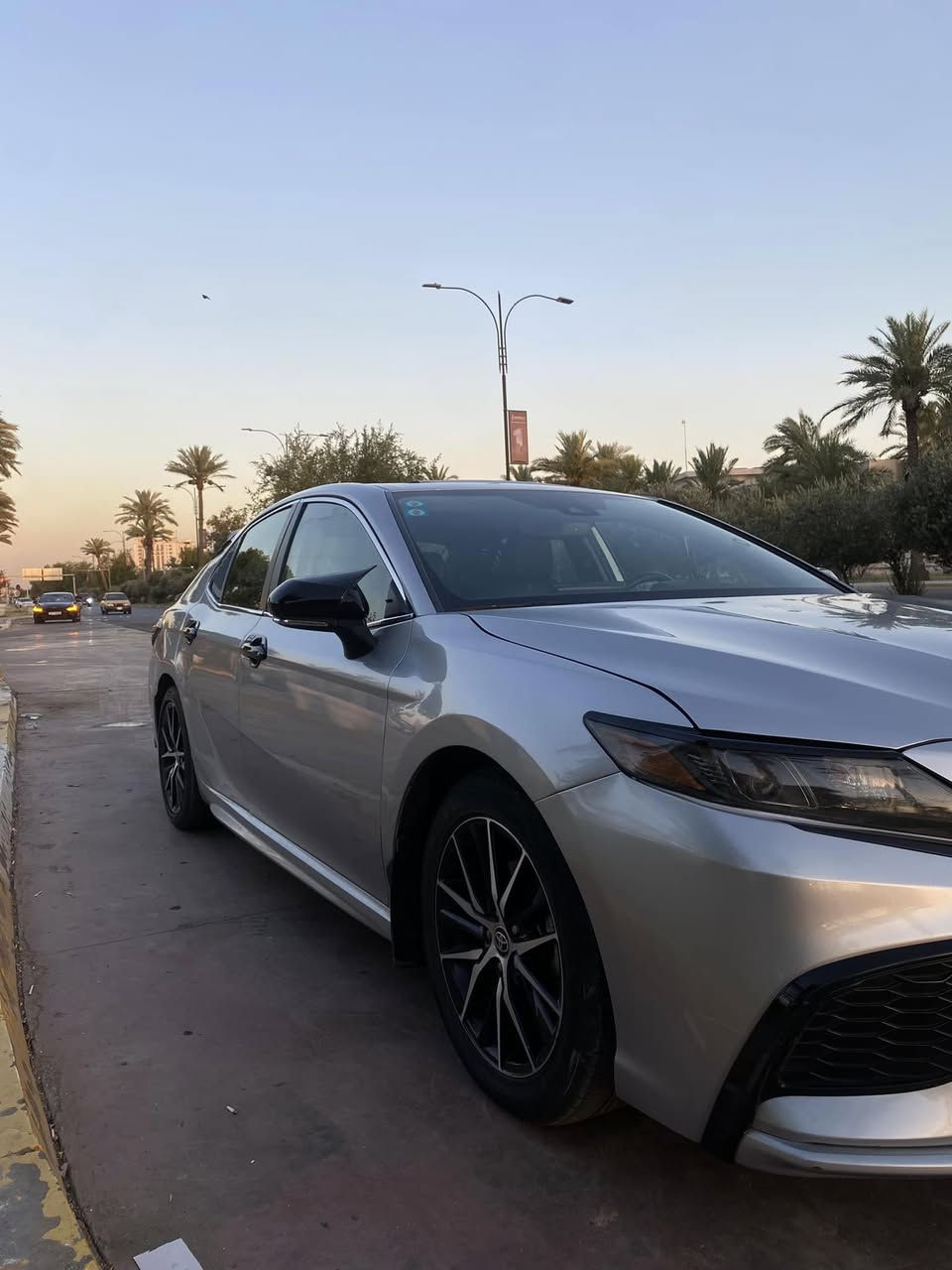 تويوتا كامري SE موديل 2023

✨ لون فضي لامع

✨ ممشى 51 ألف فقط

🔹 شاشة كبيرة

‏🔹 Apple CarPlay & Android Auto

🔹 خرائط

🔹 كاميرا دوارة 

‏🔹 Auto Hold

🔹 مقود كهربائي

🔹 شفتات خلف المقود

🔹 إشارات بالمرايا الجانبية

🔹 مقاعد جلد أسود

🔹 دركسون جلد بخياطة مميزة

🔹 تحديد مسار 

🔹 نظام مانع تصادم

🔹 رادار أمامي +رادار جانبي 

‏🔹 ABS

🔹 نظام مانع انزلاق

🔹 أوضاع قيادة (Normal - Eco - Sport)

‏🔹 GPS

🔹 مصابيح زينون عدسات عالي وواطي

⚙️ محرك 2500cc مرغوب ومكفول مع ناقل الحركة وبطارية الهايبرد 

📌 الملاحظة: حادثها صفحه ابيع مصبوغ حزام حته لتكلي هنا شخط وهنا غمزه 

سيارة نظيفة ومصروف عليها كت تزويد خارجي +عزل حراري للجام + ارضيه جلد شتغلتها فوك المخمل مالتها وجاهزة للفحص.

السعر :168  وبيها مجال بسيط للشراي 

الاتصال : ***********
