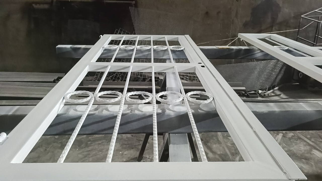 صباغ مسدس كمبريسر جميع انوع الحديد كرفانات ابواب شبابيك صبغ عادي وصبغ أبوكسي 
متفرغ حاليا ***********
