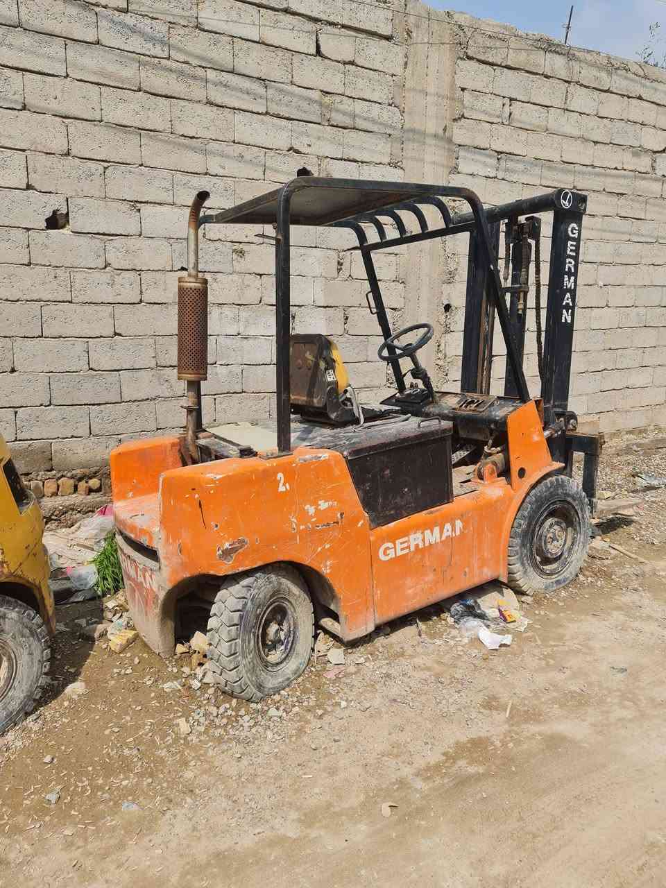 السلام عليكم رافعات شوكيه للبيع    ٣ رافعات.  شغالات   مكان بغداد المعامل  الاستفسار تصل. ***********
                                      ***********
