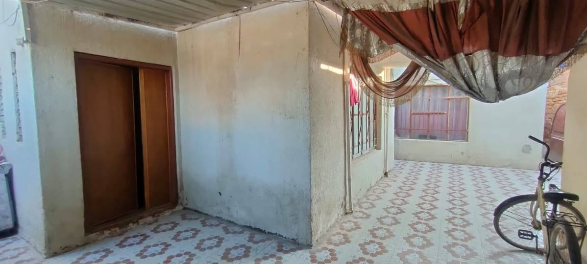 بيت للبيع مساحه ٢٤٠م حي المنتظر  بذاك الصوب قرب جامع علي سلمان زبير على الشارع العام محتويات البيت ٣ غرف جاهزةللسكن للاستفسار مراجعة المكتب أو الاتصال على الرقم ***********
