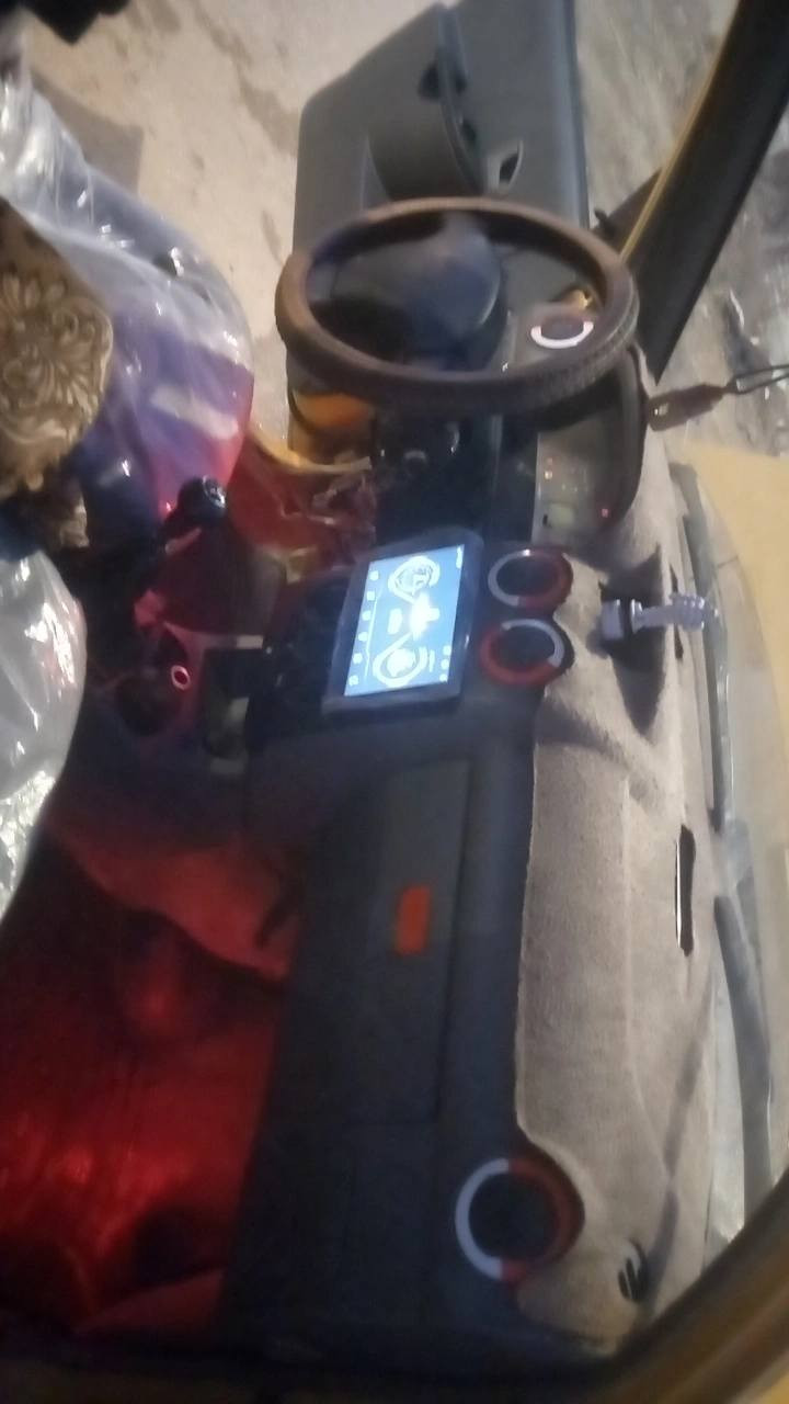 السلام عليكم سايبه 2013 للبيع مبدل اربع بيبان دعاميات ثنينهن بنيد وصندوك ومكينه جديده كارتون مبدل ستيرن مسويلها شاشه وداخلها جديده السياره مثل ما للصوره هيئه وغرامات مصفره رقم جديد سنويه ل 2027 راعيها موجود اريدها ب 30 ورقه وبيها مجال العنوان بصره فاو  التواصل فقط واتساب لو شريحه ***********
