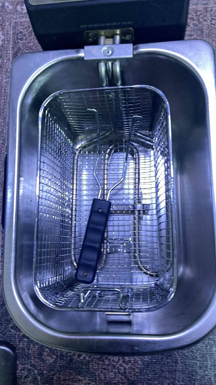 السلام عليكم… قلايه كهربائيه للفنكر او الكنتاكي … انكليزيه أخت الجديده من الفولاذ المقاوم للصدا.. شاشه رقميه لاختيار درجه الحراره والوقت.. السعر 40 الف شامل التوصيل..تحياتي


**إذا كنت صاحب هذا الإعلان وتريد حذفه لأي سبب، رجاءا أرسل رسالة إلى الدعم الفني**