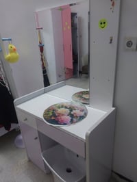 ميز تواليت • سعر مناسب