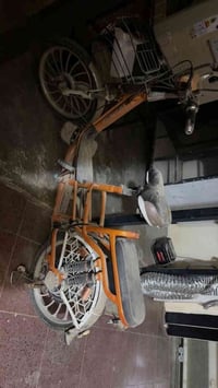 باسكل شحن يحتاج ترتيب بي بطاريات نص عمر ويا شاحنه جديده