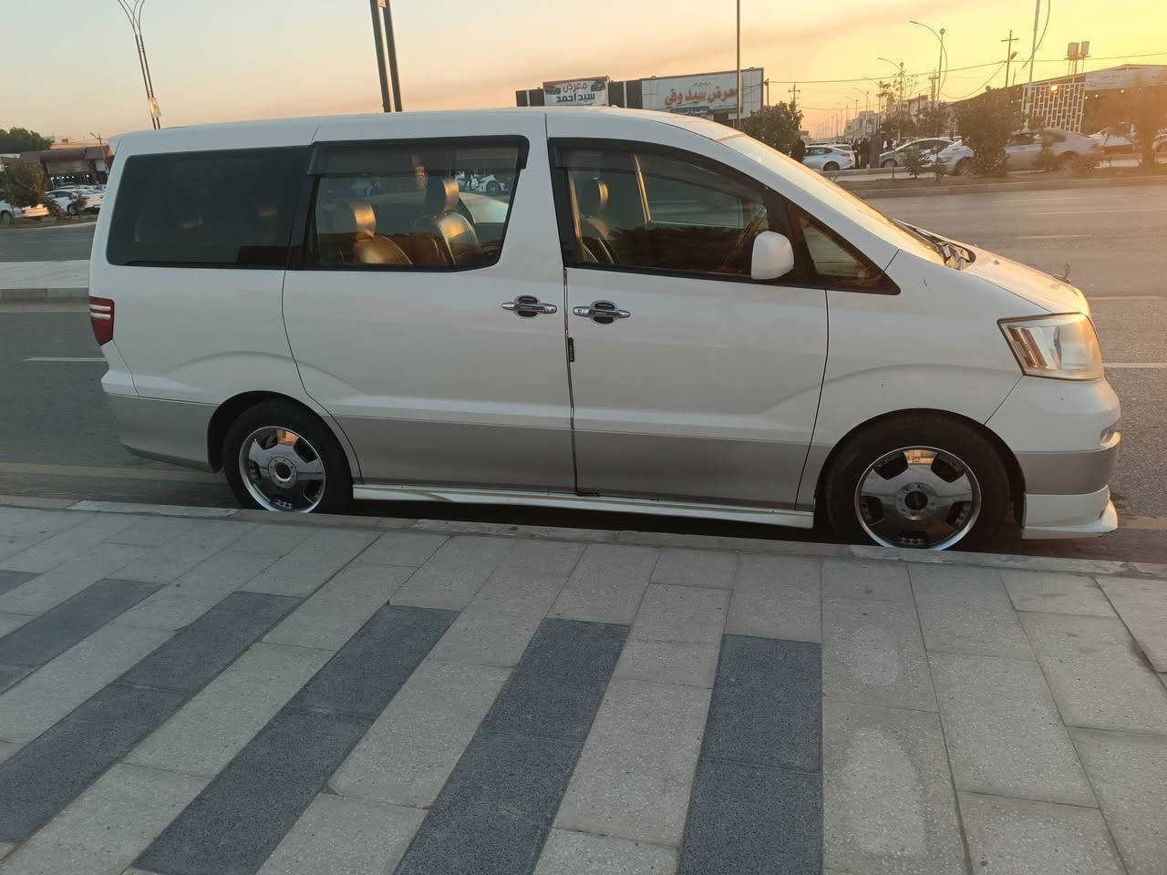 تويوتا الفارد موديل 2002 فول مواصفات 6 سلندر 2 ويل فتحتين وحساسات وكاميرات وجنطه كهربائيه وباب كهربائي دشبول ايسر جديد مو تغليف عتلات الماسحه ولايت ايسر يعني سياره جديده السعر 135 قفل للاستفسار *********** عنوان ذي قار
