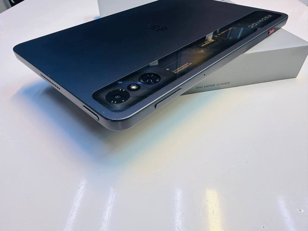 سلام عليكم
ريد ماجك استرا ذاكرة 256 نضافته 98 حجم البطارية 8200 مستخدم شي قليل مشحون 65 مره بس وكلشي موضح بصور ببجي يشغل 120 فريم 165 هرتز

سعر675

مكاني بغداد 

*********** واتساب المحمودية, بابل
