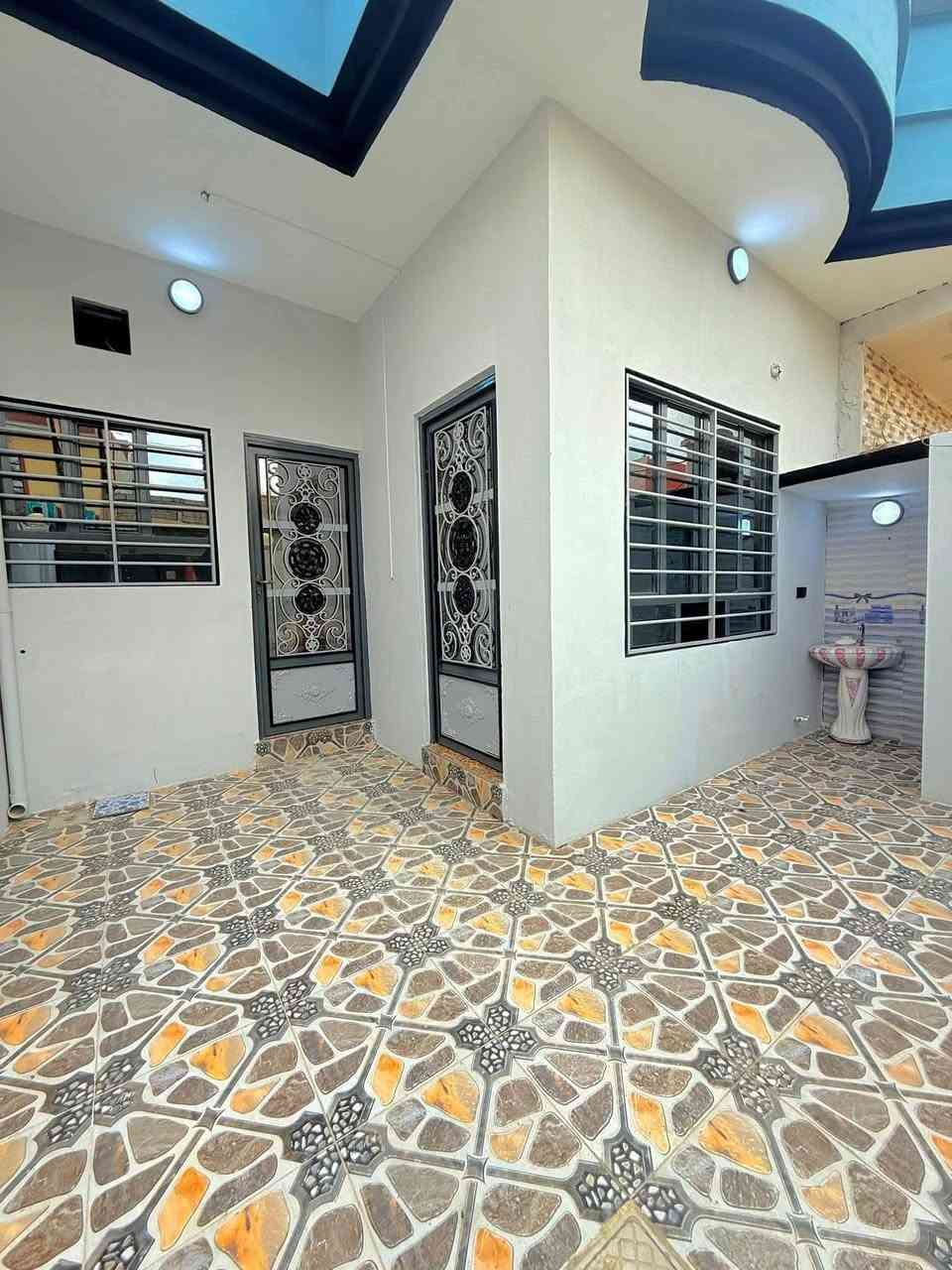 بيت 🏠 للبيع  مساحة 125 متر حي الانتصار شارع 60 مقابل المستوصف المربع الذهبي  بيت فول فول سند طابو الزهور يتكون من غرفتين وهول ومطبخ وصحيات  (السعر 80 وبي مجال) للاستفسار والطلب اتصل على الارقام التالية  
*********** واتساب✅                  ***********.   واتساب ✅
