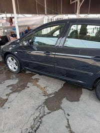 بيجو 307 موديل 2006 مكفولة من ضربة والصبغ  فقط رش كلير باب ايمن خلفي و...