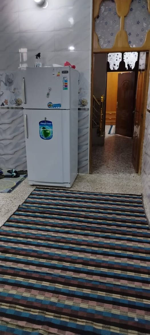يعلن مكتب دار السلطان للعقار
عن بيع بيت في منطقة الورديه خارج مجاور معمل بلوك ابو كيره قريب على الشارع العام عرض الشارع ٨م المساحه ١٠٠م بناء حديث كامل يتكون من غرفه نوم وهول واستقبال ومطبخ ومجمع صحيات السعر ٥٥مليون وبي مجال للإستفسار الاتصال على الرقم ***********
