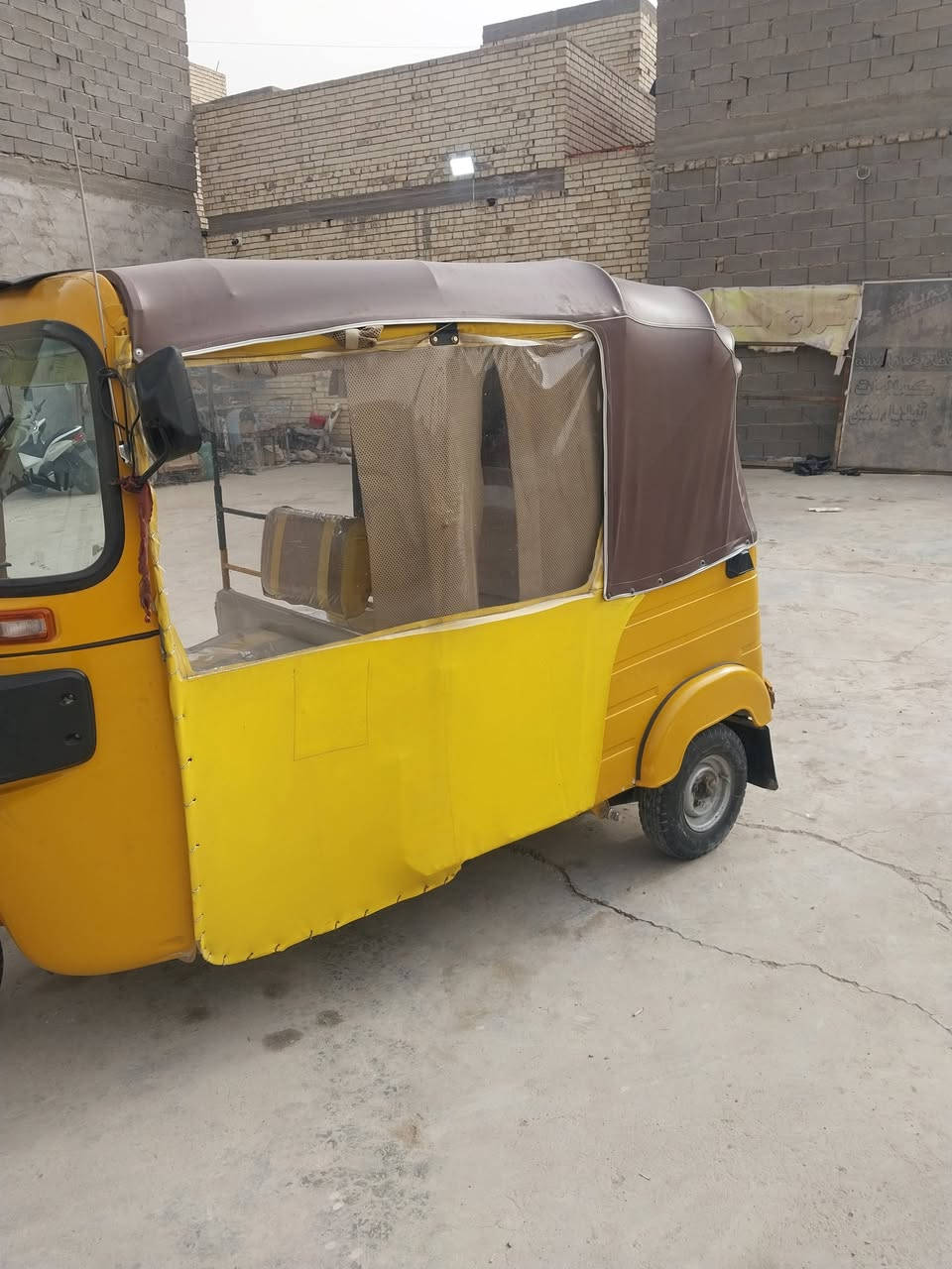 سلام عليكم تكتك للبيع او للمراوس موديل 20
نضيفه كلش 
معمره دواسات فقط
باسمي 
بغداد مدينة الصدر 
***********

م
