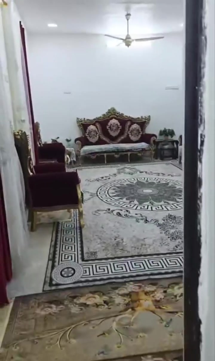 سلام عليكم بيت لبيع مساحه ٣٥٠ متر بيت كامل نقص بس ارضيه حي طارق نهايت سيطره القديم حي الامير رقم الهاتف ***********
