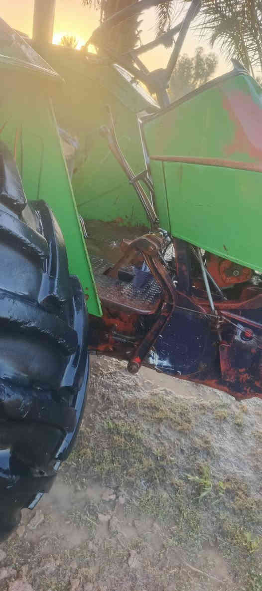 السلام عليكم للبيع مكينه سيرت موديل 96مكينه كتاب شركه تخم تاير جديد باور ستيرن باتري كرهبايات اضويه كلها شغاله مكينه مكفوله كفالة عامه من كير اكسن محرك هودرليك مكان بابل جبله قرب الخط السريع ***********
