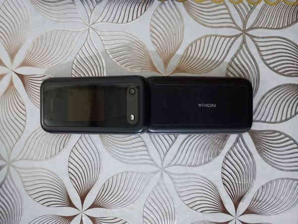 تلفون أخو الجديد نوكيا شريحتين ورام السعر 25 وبيه مجال بسيط الشراي يدخل ع واتساب *********** مكاني الحر
