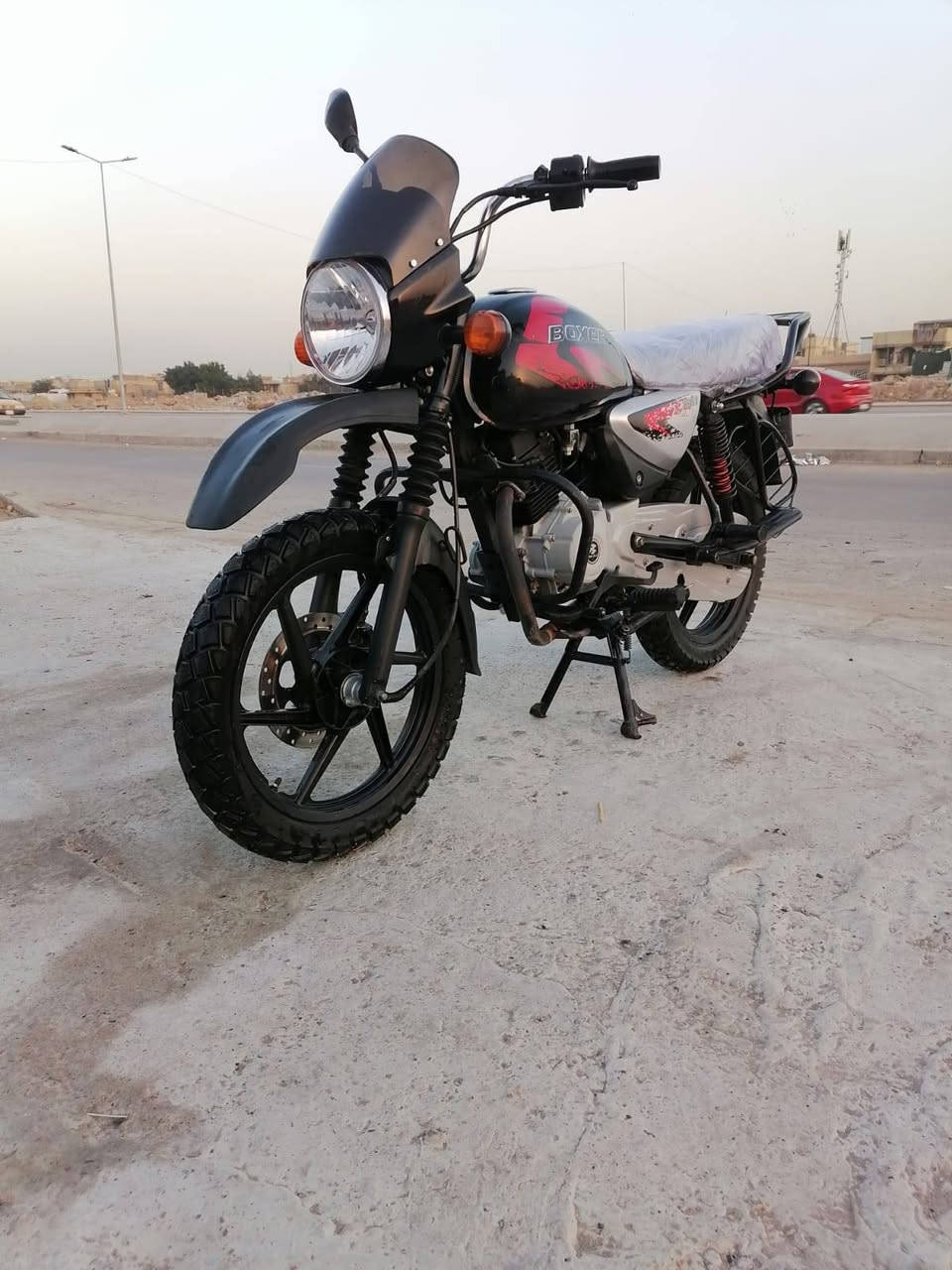 السلام عليكم  بوكسر جبلي مديل ٢٣ نازله ٢٤  رقم بغداد شرط التحويل ثاني يوم 
مكينه مكفوله كفاله عامه ناعمه خرسه  لتكلي شبيها مابيها ماشيه ٢٢   كهربايات كلها شغاله والنضافه كدام عينك   مكاني بغداد الشعله    ***********.  السعر ٢ و٣٠٠  والشراي يتصل ويدلل
