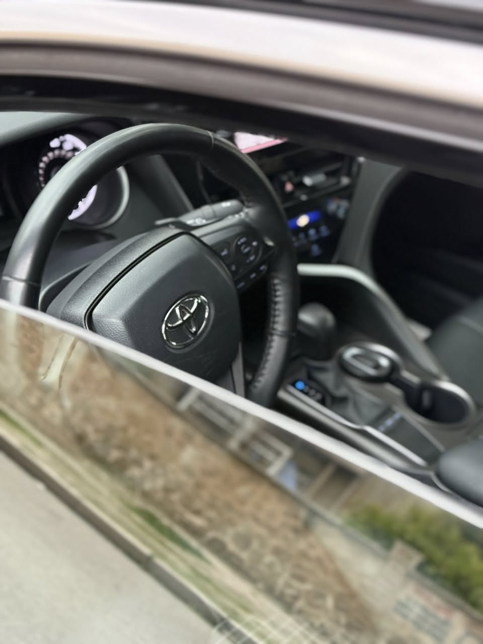 كامري 2024 
الجاملغ صبغ لحد الضلع 
بابين مبدلين نفس اللون 
السيارة جاهزة وحلوة مانقصها شي 
سعرها حلو ومرتب 
رقم صاحبها ***********
