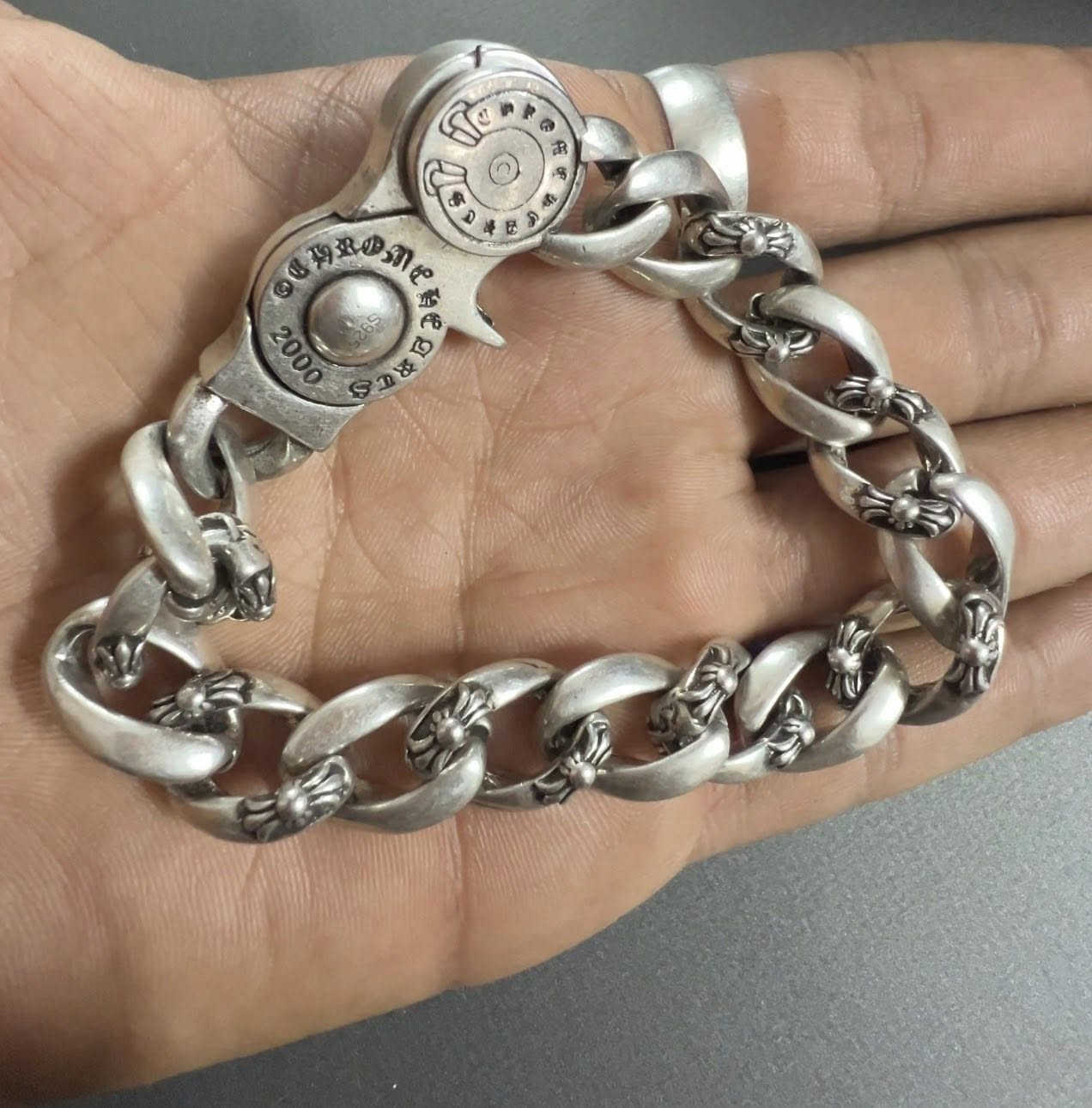 السلام عليكم اخوتي قطعه فضه 925 انتيكه تحفه اخوان القطعه باله باله ابيعهه باله بس هيه مختومه٩٢٥ وقطعه تحفه انتيكه عن الحلال والحرام ابيعهه هيج امانه الله ورسوله وبل عافيه الي تصير من نصيبه *********** وسعرهه مناسب جدا 
تفضل خاص وبل خدمه
