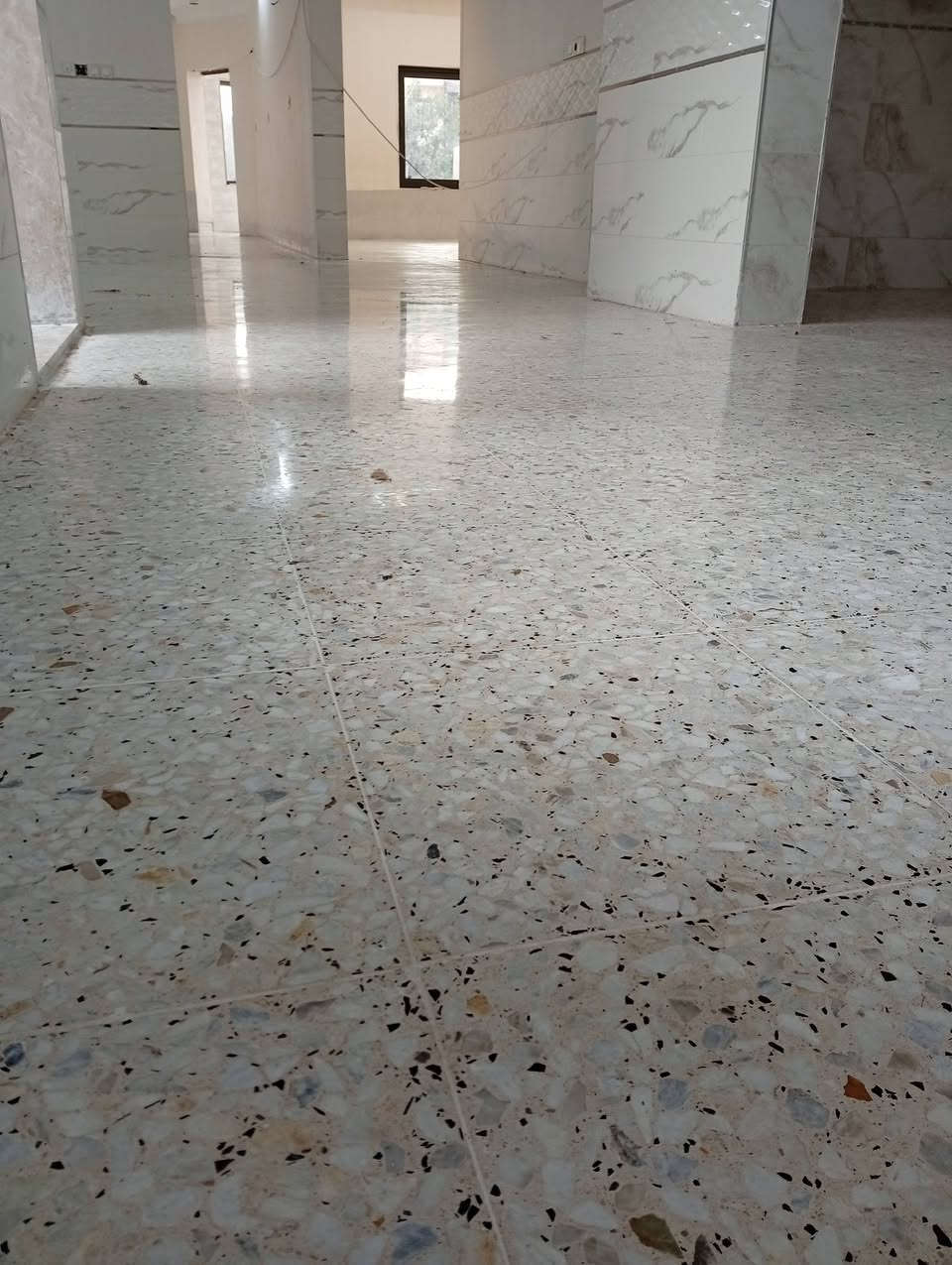 السلام عليكم مستعدون لعمل تنضيف تلميع كل انواع كاشي موزايك تركي موزايك يراني مرمر وبورسلين كرانيت وصب للستفسار رقم ***********كركوك
