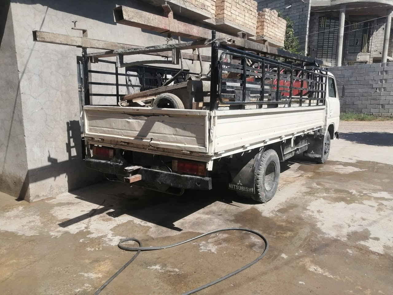 للبيع سياره مسيتوبيشي
رقم بغداد انكليزي رقم جديد بسمي 
تحويل مباشر
سياره جاهزه تخم تاير
كير ومحرك واكسل خير من الله
محرك بانزين 
سياره معمره جديد كلها شغاله من الدعاميه للدعاميه
موديل 1985
السعر 40 وبيها مجال 
العنوان صلاح الدين بلد
الهاتف ***********
الهاتف ***********
