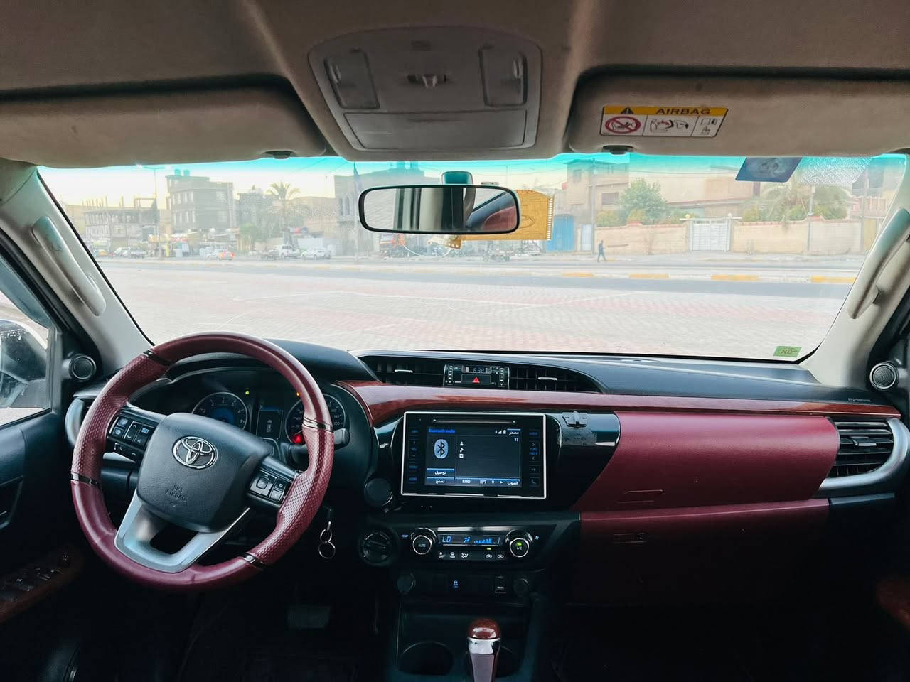 السلام عليكم للبيع بيكم تيوتا هايلوكس مديل 2020كويتي الساير فول اوتماتيك رقم مثنى انكليزي جاهزه السياره مكينه كير حداديه تبريد تخم تاير ما ناقصه برغي سياره فول موصفات سنويه جديده لل29مكفوله كفاله عامه بيه فقط بارد بصيط محدد السعر 249وبيه مجال لاستفسار ***********او ‭0785 047 5461‬
