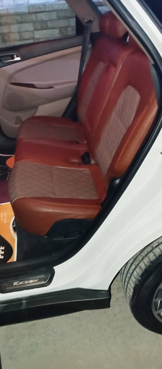 سلام عليكم توكسان مديل 20 فول عده الفتحه بصمه جلد كشن كهرباء شاشه حساس مكفوله من الضربه والصبغ بيها رصعات قليله بالباب خلف العبري ورصعتين بالحافه مال البنيد السعر 205 الشراي يتصل ويدلل ***********
