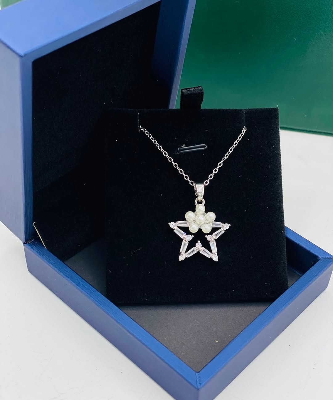 🤍 كلادة فضي 🤍
أناقة ناعمة ولمسة راقية تناسب كل الإطلالات ✨
فضة بلون ثابت ولمعة مميزة
تصميم عصري يضيف جمال وبساطة بنفس الوقت 👌
مناسبة للبس اليومي أو كهدية أنيقة 🎁
💍 نتميز بكل ما هو جديد بعالم الإكسسوارات
📩 للاستفسار مراسلة الصفحة
📍 تكريت – مجمع العقيق التجاري مقابل منتزه زيونة
🚚 توصيل إلى كافة محافظات العراق
#كلادة #فضة #إكسسوارات #Girly #ترند


**إذا كنت صاحب هذا الإعلان وتريد حذفه لأي سبب، رجاءا أرسل رسالة إلى الدعم الفني**