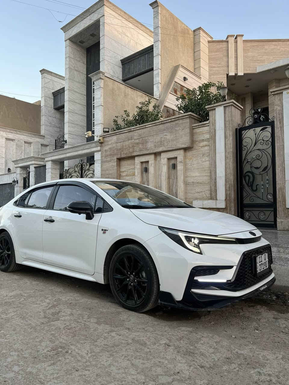 تويوتا كورولا GR هايبرد 2024 – فخامة رياضية
المواصفات: – محرك 1800 سي سي هايبرد – 4 سلندر

– ناقل حركة E-CVT ناعم وذكي

– تصميم خارجي رياضي بلمسات Piano Black

– دشبول اسود

– مقعد كهربائي واحد

– فتحة سقف

– 4 كاميرات رؤية محيطية مع نظام تسجيل

– شاشة وسطية تدعم Apple CarPlay وAndroid Auto

– دخول ذكي + تشغيل بصمة

– رادار أمامي + تنبيه مغادرة المسار

– أنوار LED أمامية وخلفية

– جنوط GR قياس 17 إنش

– عداد ديجيتال + تحكم من الستيرن

– مكيف أوتوماتيكي ثنائي المناطق

– نظام تثبيت سرعة

– فول مواصفات 

مكان سياره بغداد

***********
