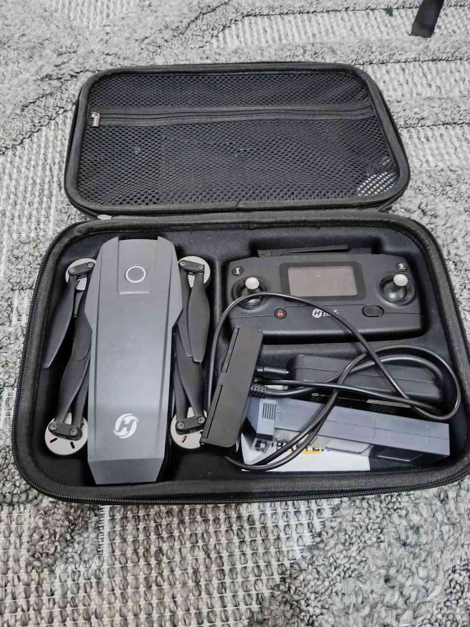 سلام عليكم طيارة درون طايرة قليل جداً دبل بطارية 🔋 لتواصل *********** أو خاص
