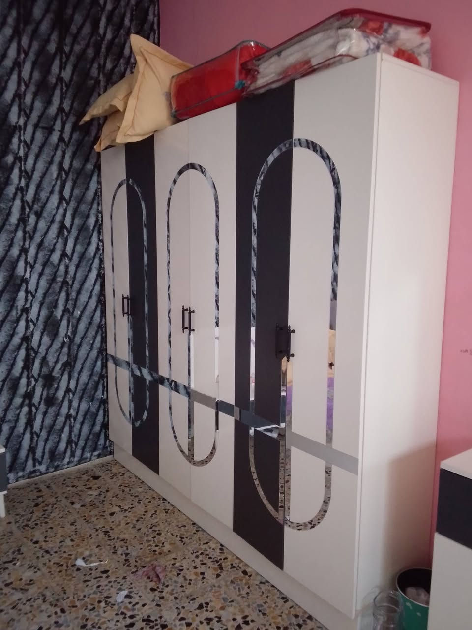 غرفه للبيع مال واحد متوزاي سعرها 450 وبيها مجال


**إذا كنت صاحب هذا الإعلان وتريد حذفه لأي سبب، رجاءا أرسل رسالة إلى الدعم الفني**