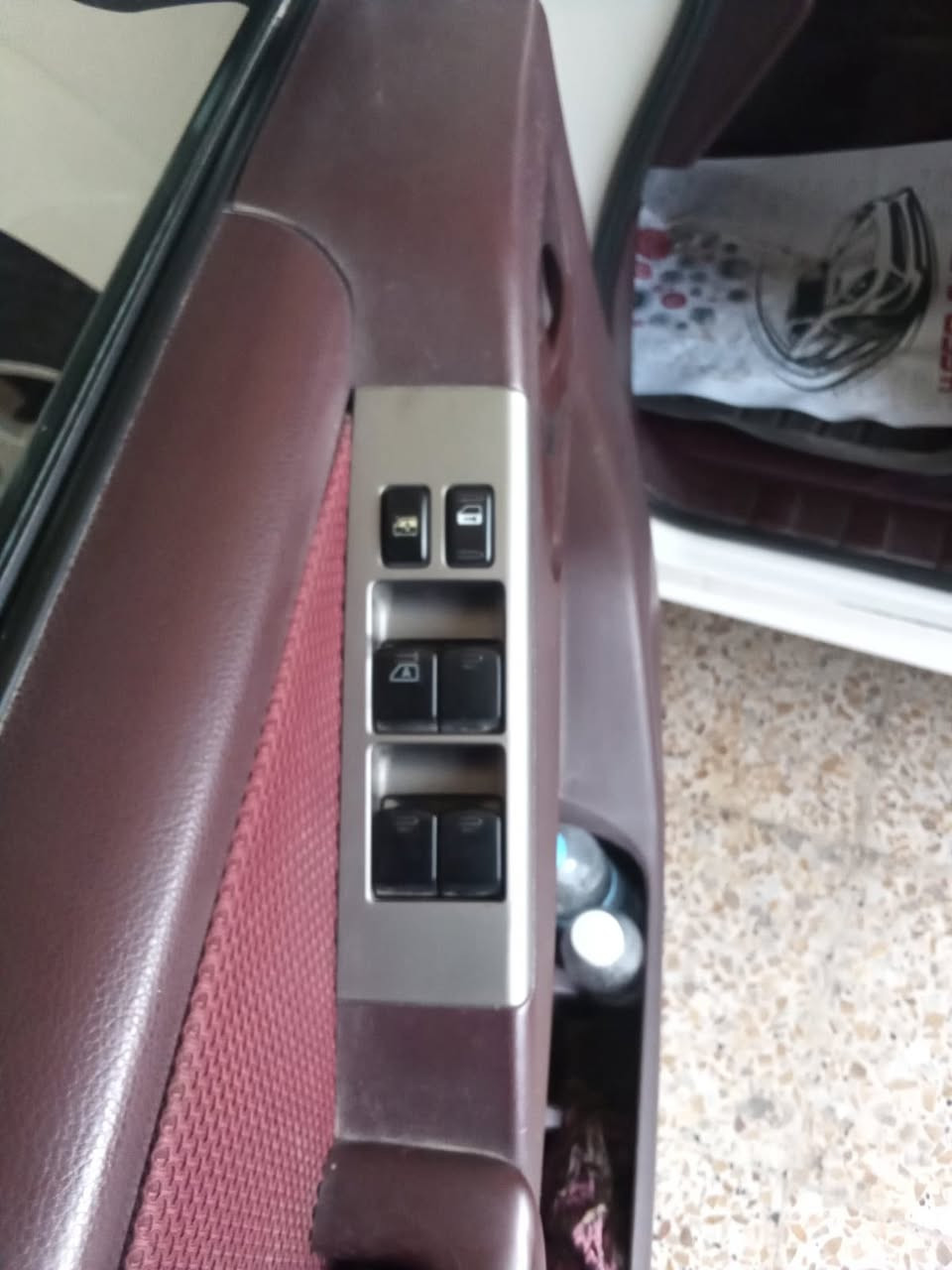 السلام عليكم نيسان نيفارا للبيع موديل ٢٠٠٩ سيارة جدا جدا نضيفة بمعنا الكلمةمكفولة سيارة تخبل مال بيت ماشية   ١٧٥ الف بيهة فقط رصعة بل جاملغ ايمن صغيرة فقط هاي غير شي مابيهة 
السعر ١٣٥وبيهة مجال 
العنوان الغزالية 

‭٠٧٩٠ ١١٦ ٣٩٢٤‬
