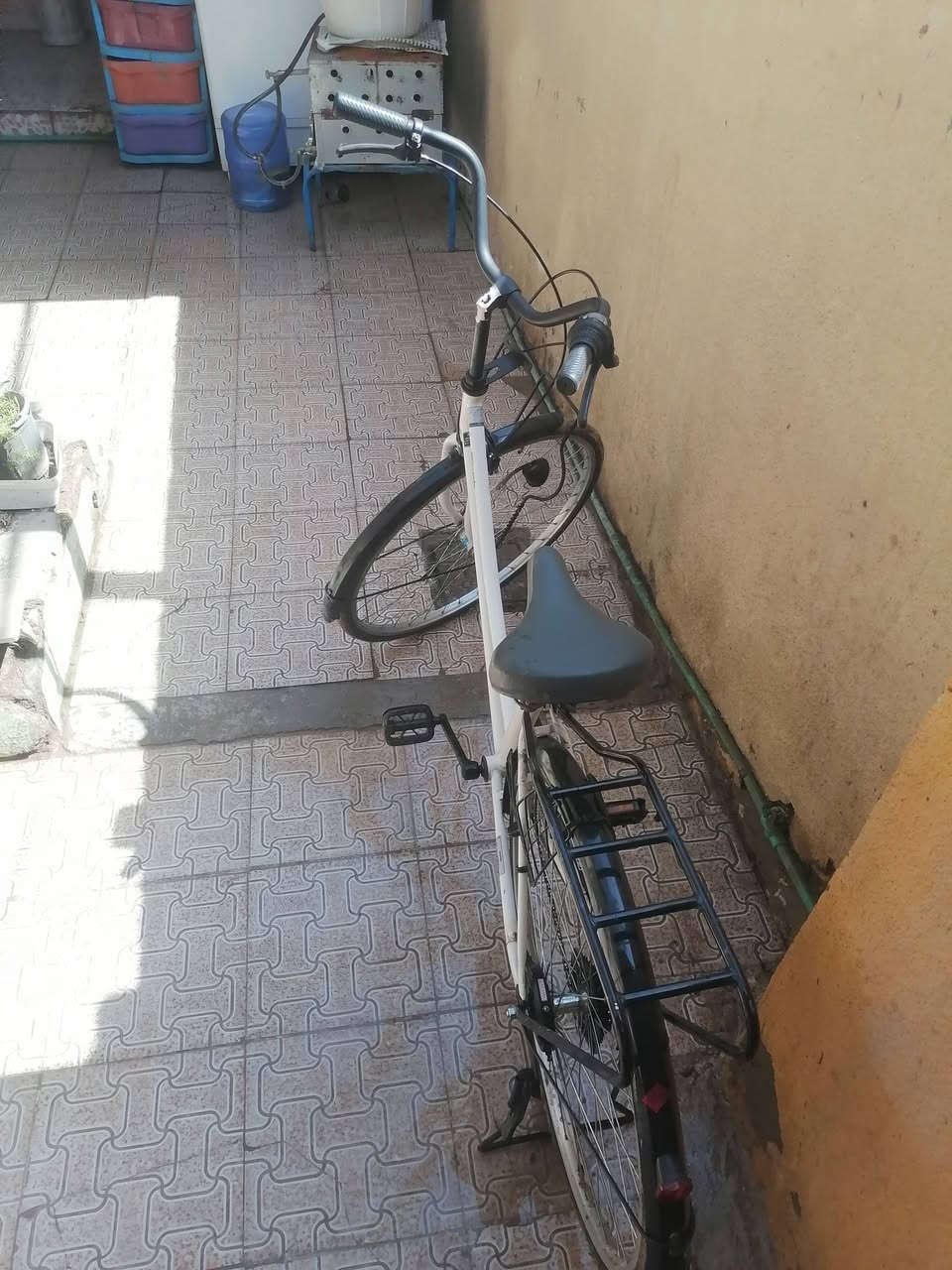 سلام عليكم بايسكل للبيع حجم ٢٧ جديد صارلي يومين من خذيته شخط مابي جديد جديد جديد مكاني دوانيه العروبه الثالثه شارع الكوام قرب جامع العسكرين مقابيل امنه بنت وهب *********** وتساب
