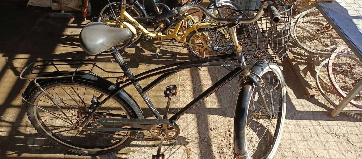 السلام عليكم بسكلات باله اصلي استعمال كلش قليل ونضيفات للبيع مكاني ديوانيه سنيه للستفسار اتصل وبيك خير وتدلل ***********
