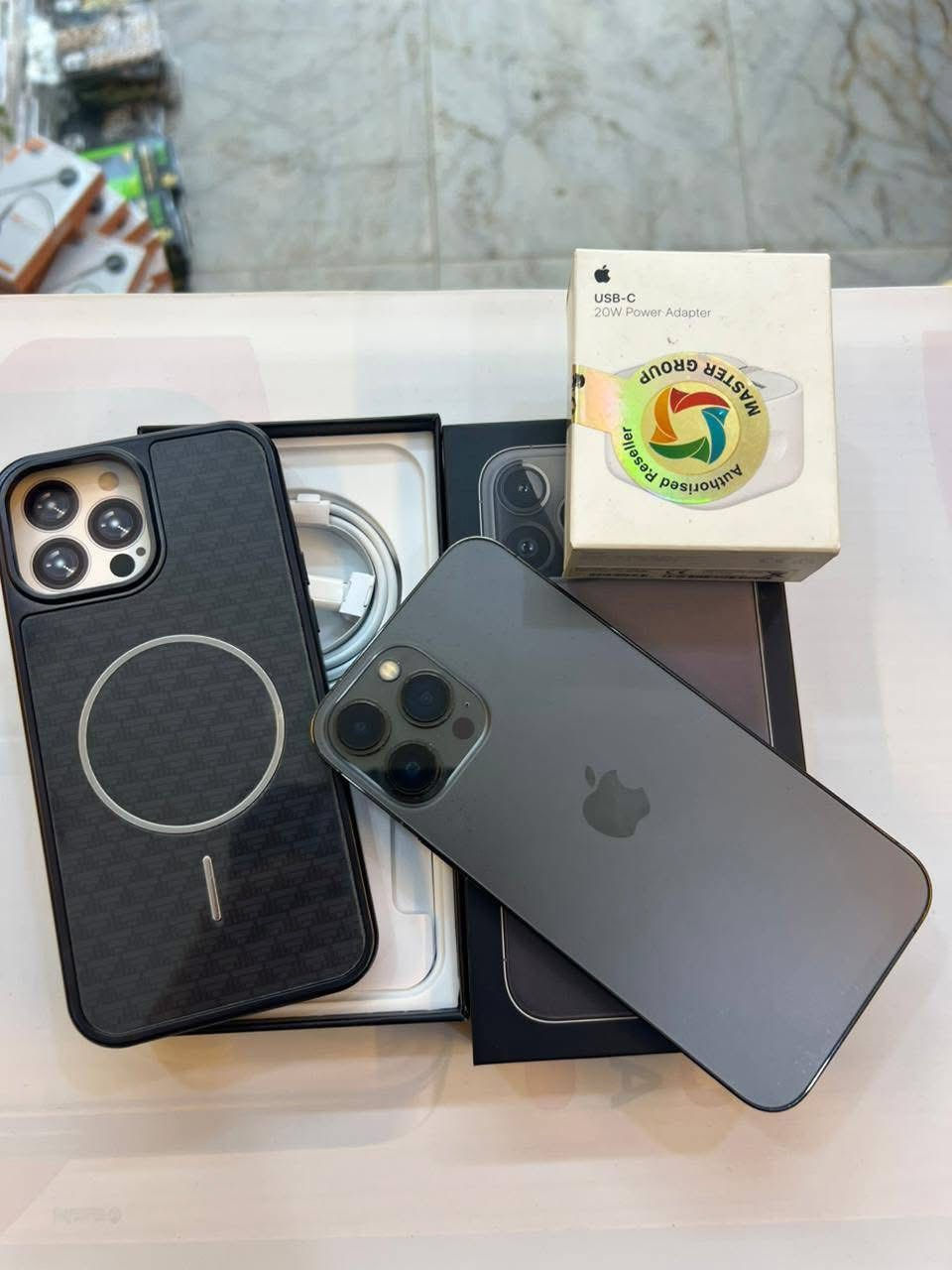 ايفون 13 برو ماكس 256 ذاكرة 
بطارية 95‎%‎
  نضافة 100‎%‎
كامل ملحقات الاصلية شركة ماستر اصلي وبيه ضمان شرط الفحص 
السعر خاص ***********
العنوان القطاع شارع السوك مجاور عوينات الكرار 
مركز الشمس
