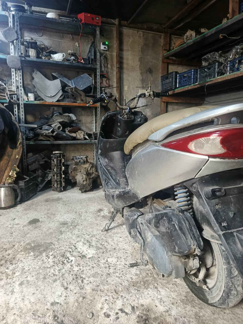 سلام عليكم شباب بريز درجه بيه لاستيك ولف دراجه حلوه مكيته شلعه معدل نقص لحيه مكسورة ول مازده وعداد صوته ناعم مكاني شهداء البياع سعره ٣٥٠بيه مجال ***********
