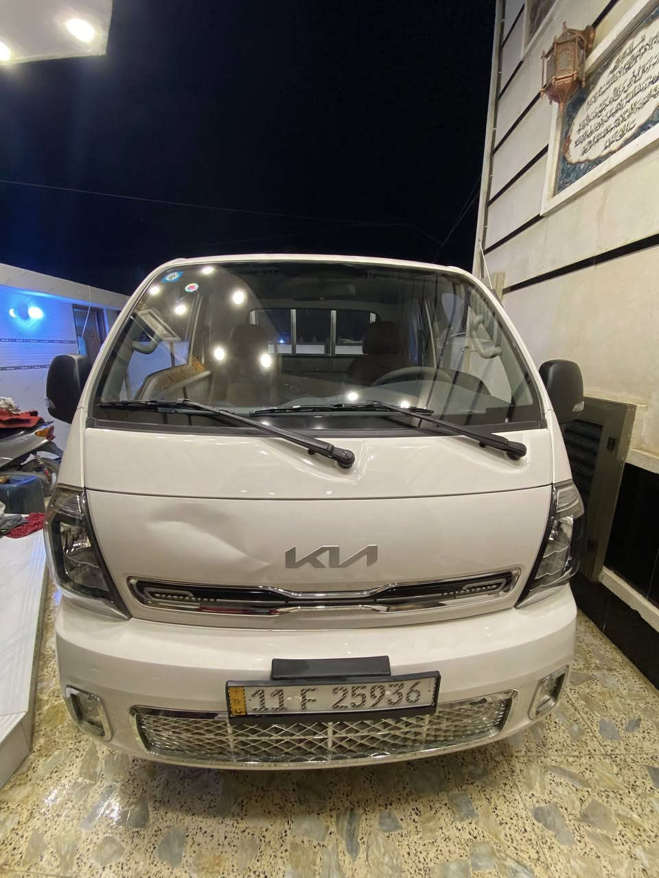 سلام عليكم كيا بنكو 2025 ماشيه 13 مكاني الشعب مكفوله من صبغ وبارد بيه بس هاي الطخه بل بنيد  بس من الخارج من الداخل سلميه  وهاي الي موضحه بل باب الخلفي السعر 160 رقم الهاتف ***********
