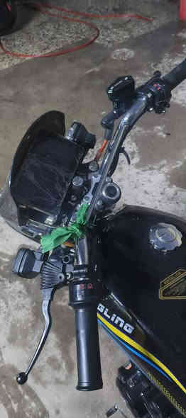 سلام عليكم شباب دراجة ايراني سافان 2026 مديل صار أقل شهر من نازلة مكفولة وكالة دراجة سعرهة (875 وبيهة مجال عنواني بغداد المشتل شارع المطبك رقم ***********
