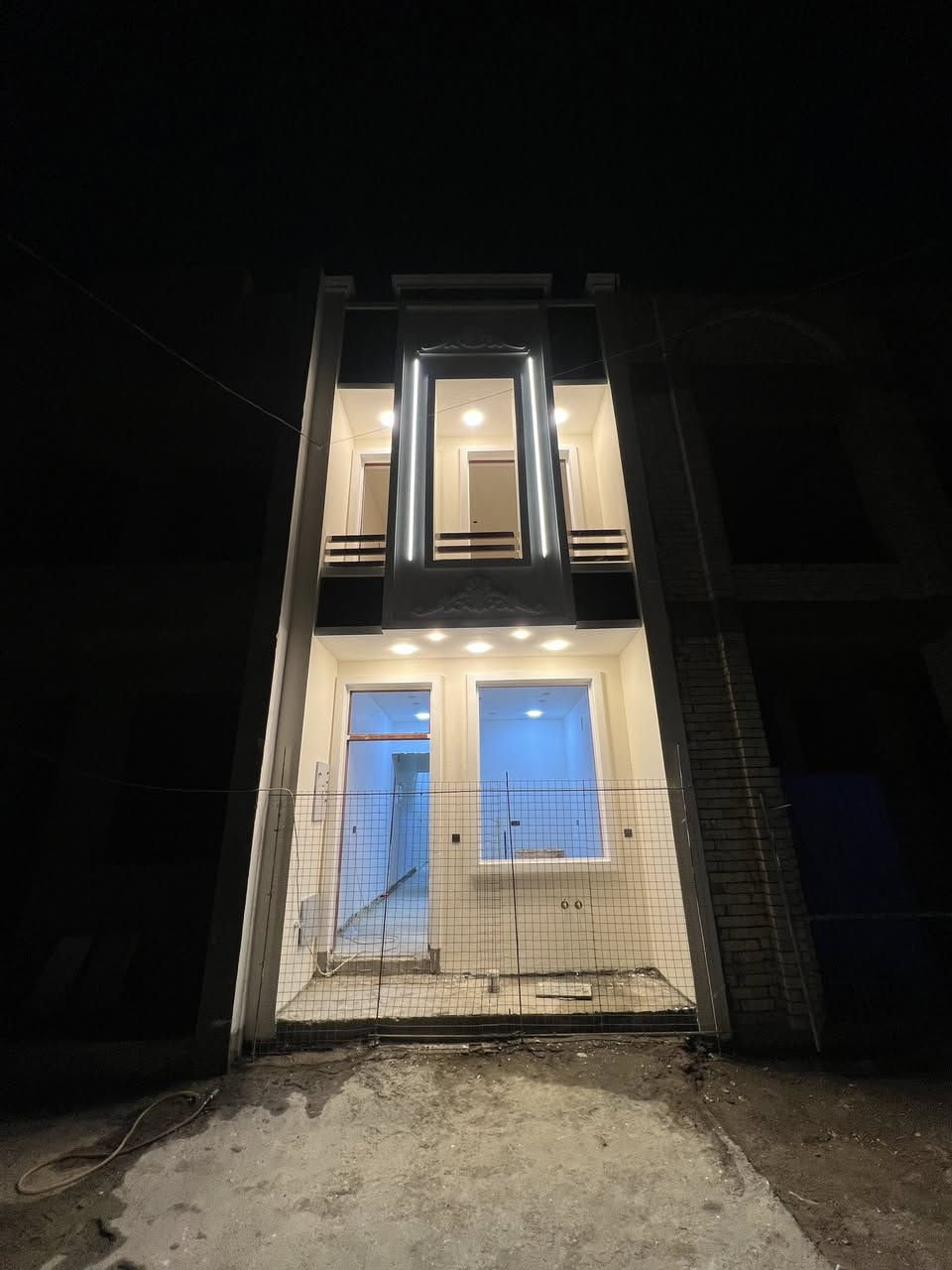 السلام عليكم 

دار ٥٠ م جديد
واجهة ٤ نزال ١٢.٥٠
بناء درجة اولى 
بسعر مناسب جداٍ 

الأساتذة شارع المدارس قريب السريع 
على شارع ١٥ 

الطابق الأرضي 
استقبال + مطبخ + خدمات 

الطابق الاول
غرفتين نوم + خدمات 

للاستفسار 
***********
***********
الفهد للعقار
