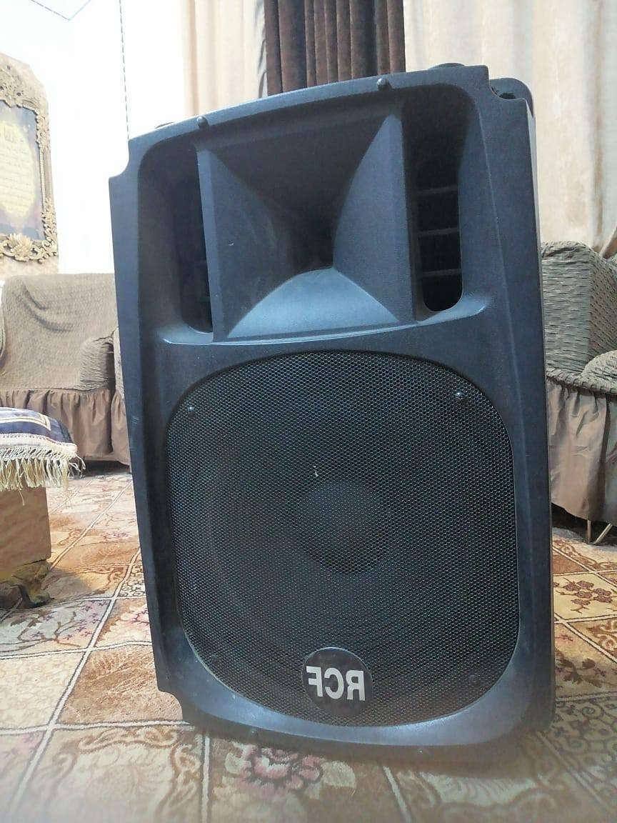 مونيترات عدد ثنين ارسي اف امتياز واحد جديد ابد مامشتغل والثاني مستعمل بس بي كسر شي قليل بالكفر سعرهن ب 550 الف شرط نقاوه ودفع مكاني نجف ***********
