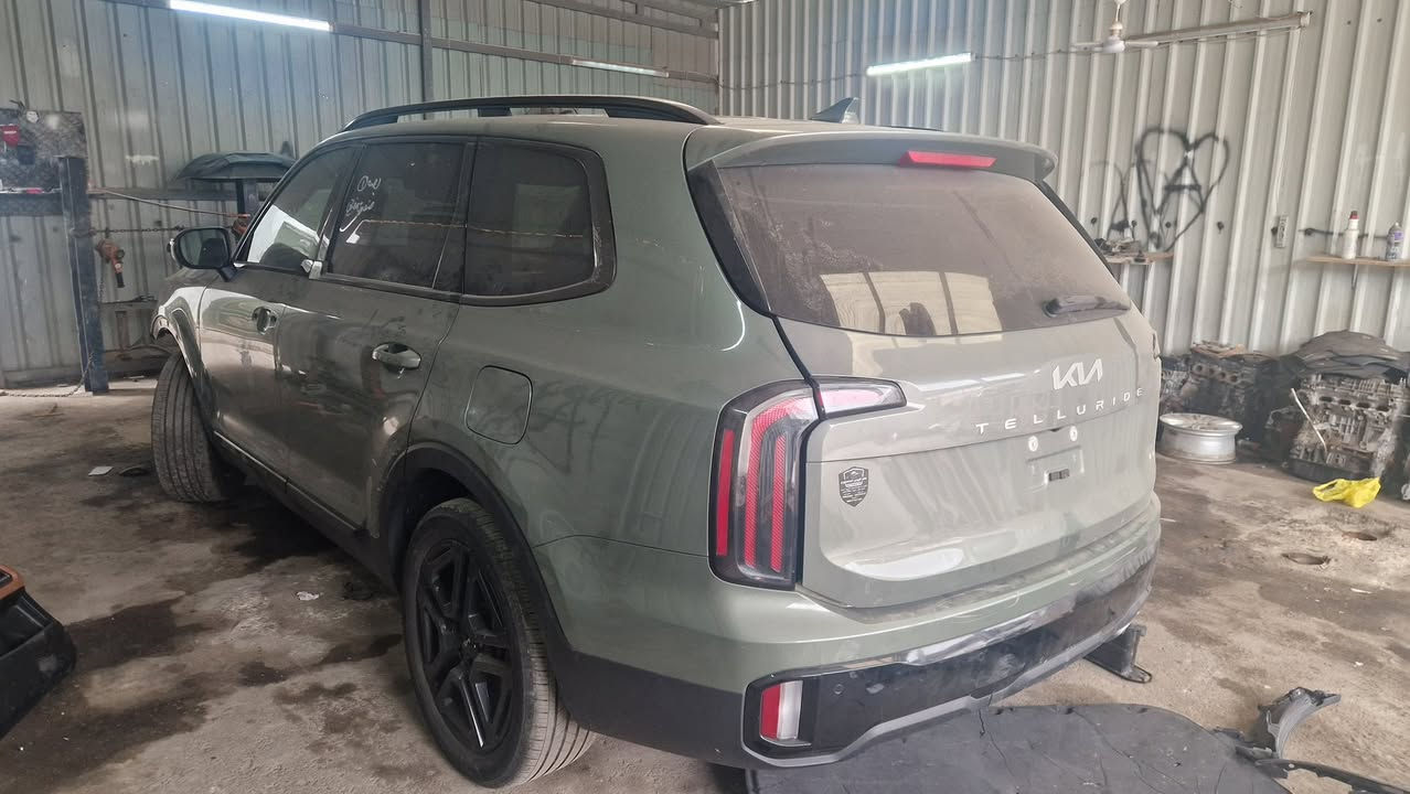 السلام عليكم
للبيع كيا تولرايد 2024 فئة اكس لاين لون اخضر داخل مشمشي السياره مواصفات فتحه شاشة كبيره كاميرا رادارات اماميه وخلفيه وجانبيه تدفئة وتبريد بالكراسي كراسي كهرباء الكراسي الخلفيه سياحيه وباقي المواصفات المعروفه وحادث السياره فقط دعاميه بدون دواخل وبدون ايرباك 

مكان السياره حالياً بالأردن تدخل شهداء 

وسعر السياره مقارنتاً بالحادث واللون والداخل والمواصفات يعتبر مناسب الشراي يتواصل وياي

مكاني بابل المسيب 

تواصل خاص او واتساب او اتصال 
***********
