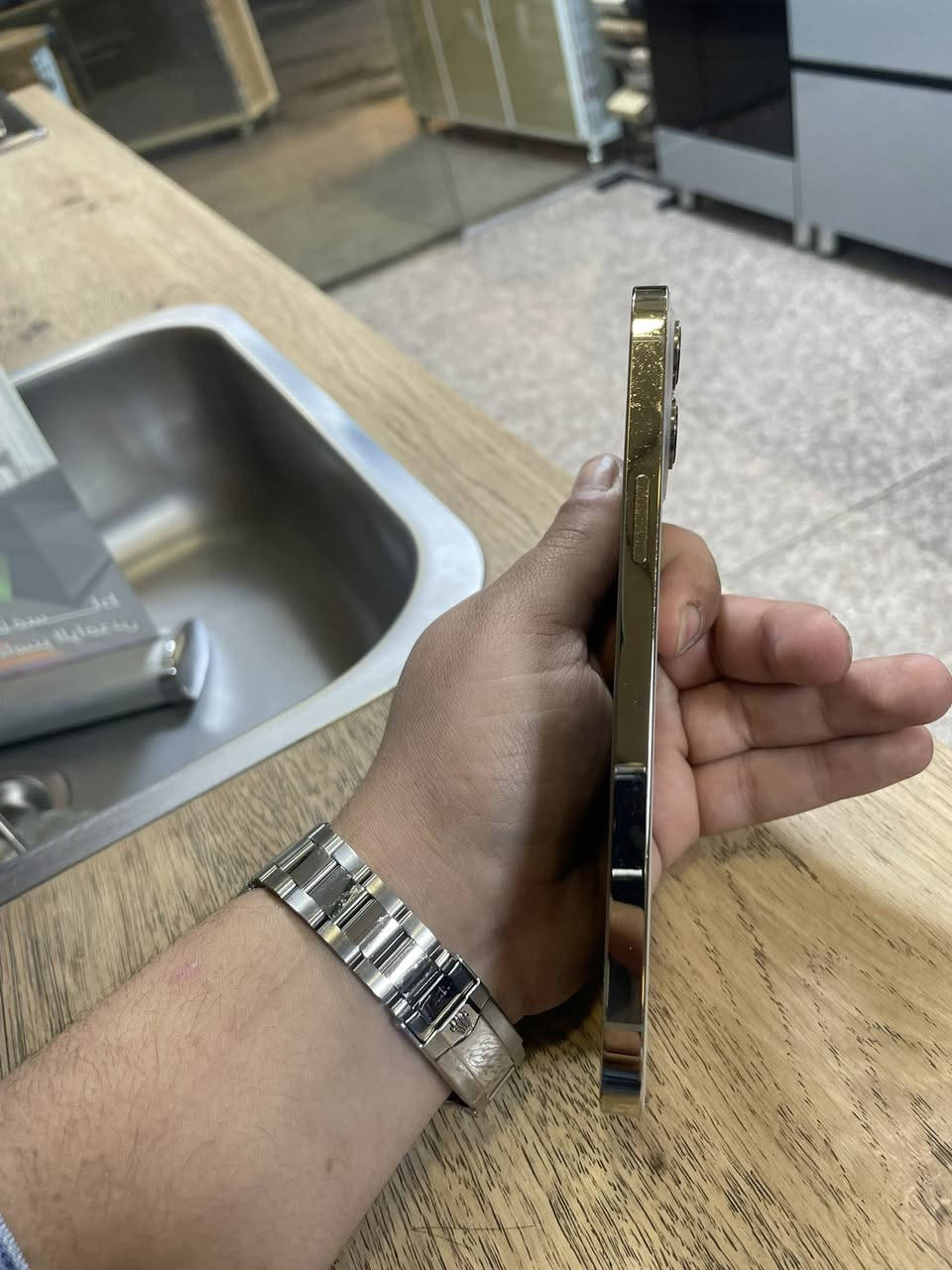 سلام عليكم للبيع أيفون 12 برو ماكس التليفون حلو نضيف مبدل بي فقط ضهر خوش نوعيه بطاريه 74  السعر 450 وبي مجال العنوان بغداد الاعضميه ***********
