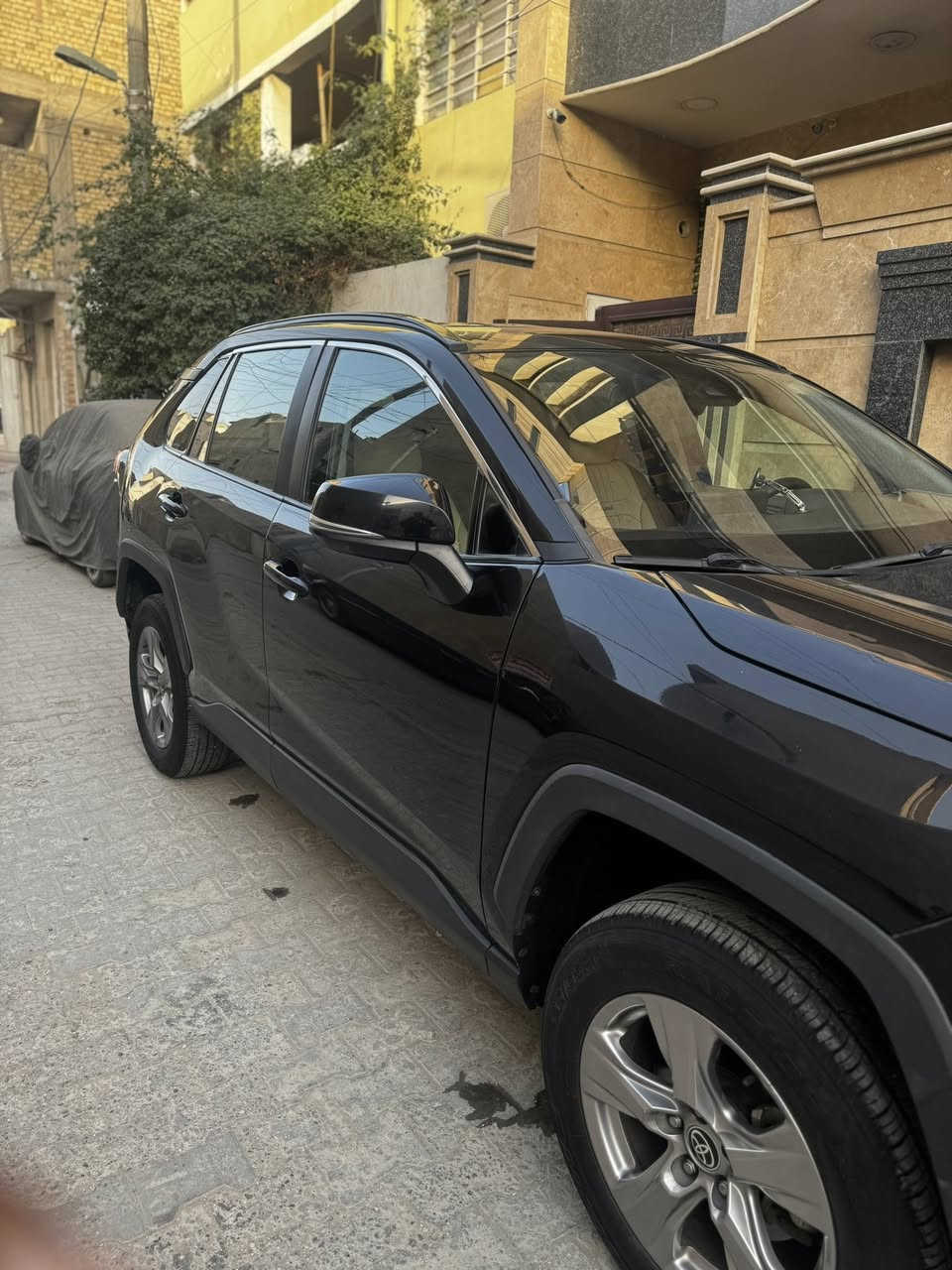 السلام عليكم راف فور وارد امريكي فول مواصفات الون الاسود كشنات كهربائيه تحكمات استيرن قطعتين تبريد بصمه الاستفسار عله الرقم ***********
