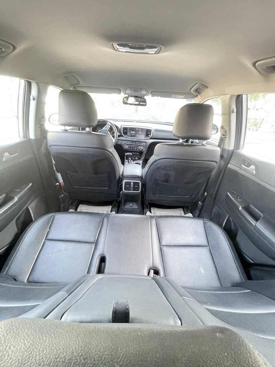 السلام عليكم سبورتج للبيع مواطن كوري موديل ٢٢ عداد المسافة ٤٩ قابل لزياده رقم بغداد بسمي سيارة كوري اصلي من أمة بصمه كراسي كهربا عدد ٢ جلد  ستيرن مدفه كشن حار بارد حتى الكشن الخلفي مدفه هند بريك بصمه تحديد مسار شاشه اصليه كامره دواره محرك ٢٠٠٠ دوش لمعرفة المزيد اتصل على صاحب السيارة ***********
