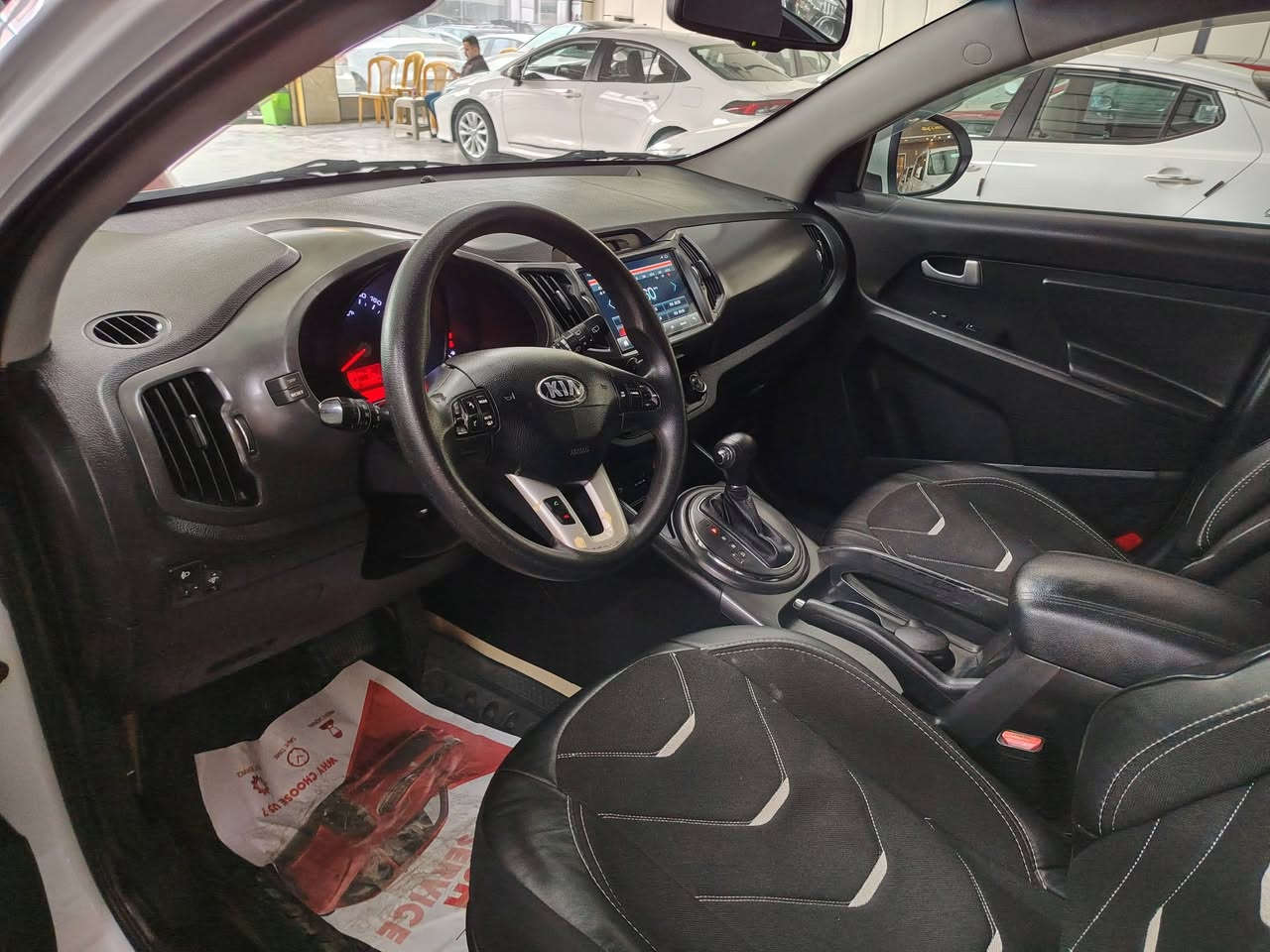 السلام عليكم سبورتج ٢٠١٤ خليجي
كفاله عامه لا صبغ ولا بارد ولا تبديل
ماشيه ١١٠  سياره جديده وجاهزه
محرك ٢٠٠٠ دوش بلادي
بانوراما
كشنات جلد
حساس خلفي
شاشه
كامره خلفيه
رقم بغداد
للتصال***********
