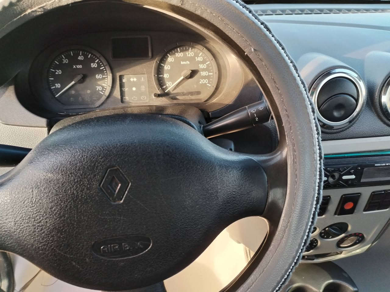 سياره رينو لوكان موديل ٢٠١٠ السنويه بسمي رقم انكليزي السعر ٣٢ وبيها مجال مكينه وكير خير من الله مكان الحسينيه المعامل رقم الهاتف ***********
