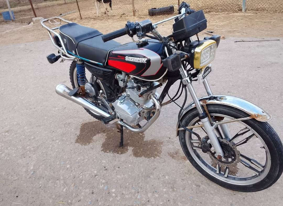 سلام عليكم دراجه سافان البيع
دراجه نضيفه وكلشي ما بيه الرقم ‏‪***********‬‏
