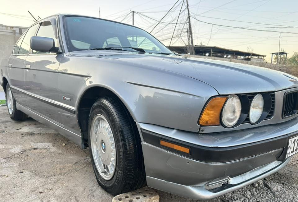 لسلام عليكم 
للبيع او مراوس  كاسح 
حجم 525  مكينه 28 كير عادي
تخم تاير اندنوسي 
تبريد شغال 
صدر  خير من الله 
رقم بغداد. باسمي السياره 
سعر 58  و بيها مجال 
رقم الهاتف *********** عنوان بغداد حي العدل
