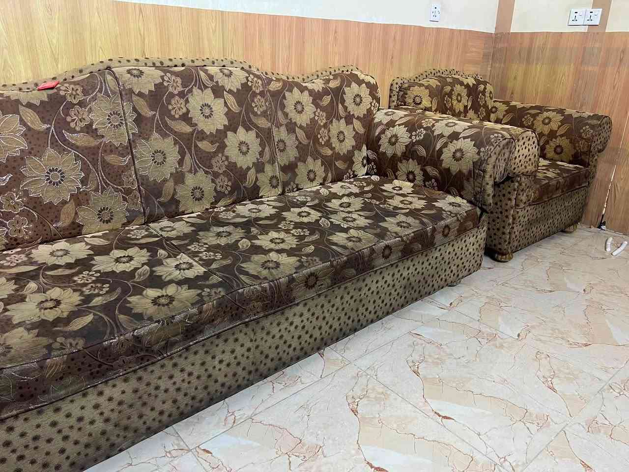 تخم درجه اولى عراقي توصاه 10 مقاعد مابي اي ضرر  وياه تلبسة تخم وكوشات كامل
***********
