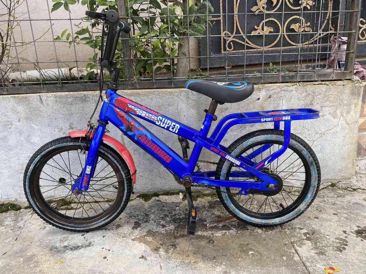 ئەم پاسکیلە بۆ فرۆشتن قیاسی ۱٦ ییە زۆر زۆر تازەو جوانە حسابکە لۆکە زۆر کەم بەکار هاتووە ئیستۆپی مەزبوتە تایەی تازەیە هیچ عەیبێکی تیانییە هەموو گیانی بەشەرت بەنرخێکی زۆر گونجاو
سلێمانی بەکرەجۆ
*********** ***********
