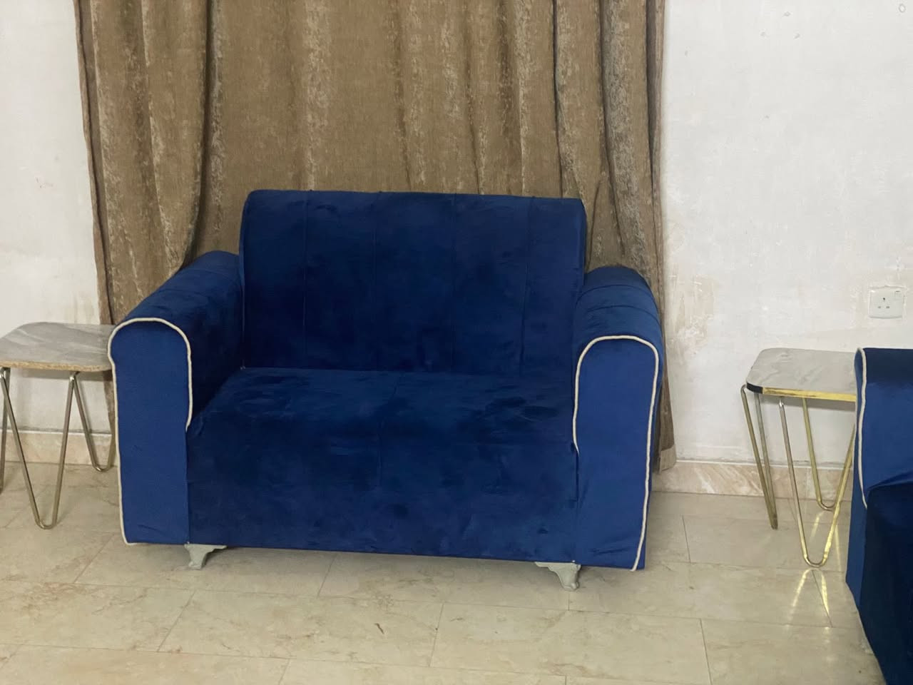 سلام عليكم تخم جديد للبيع طلع صغير بالصاله ونريد نبيعه غير مستخدم جديد. سعره 250 قفل عنوان شهداء البياع شارع المضخه الاول قرب عياده ابو سامر 
استفسار  ***********
